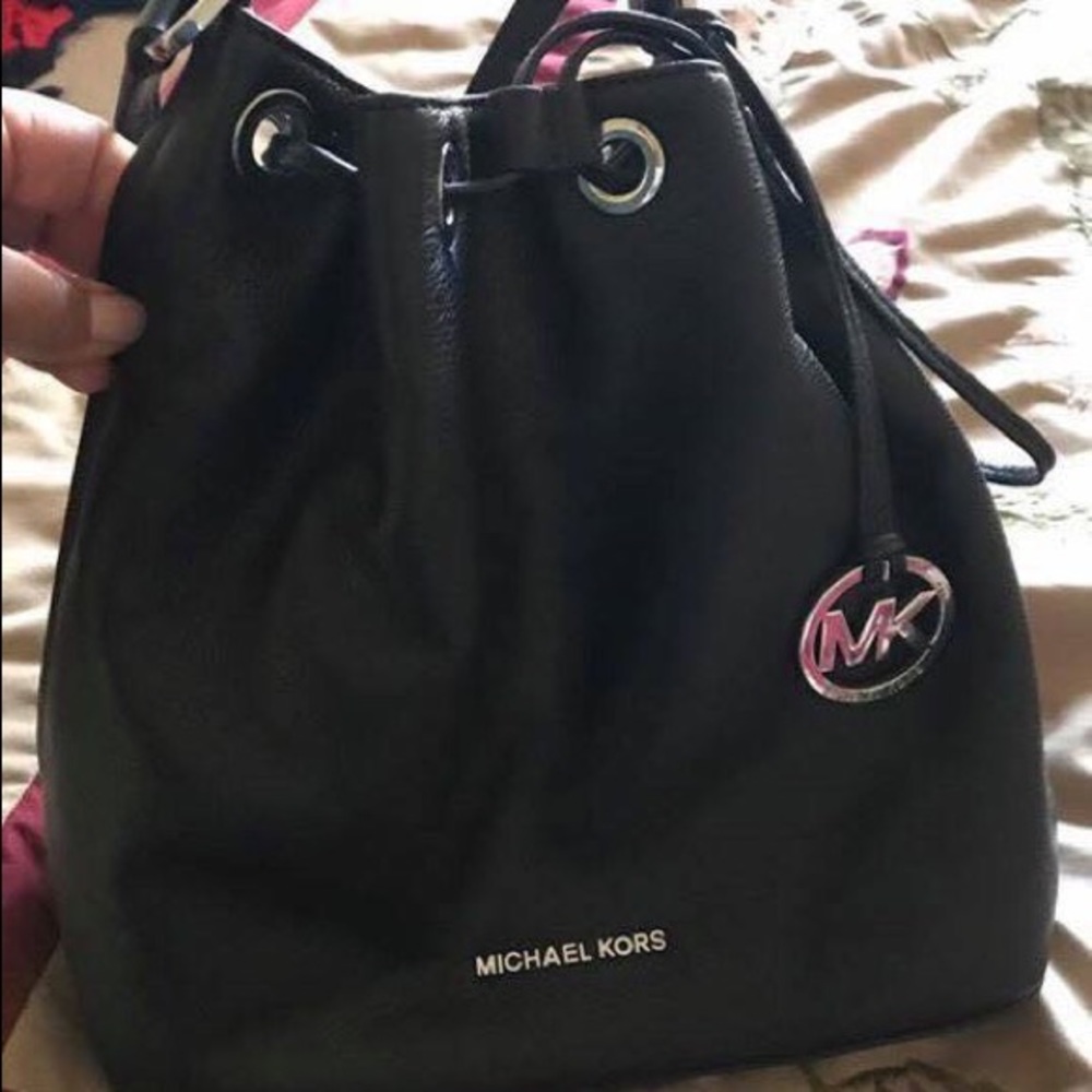 Michael Kors Jules bucket bag